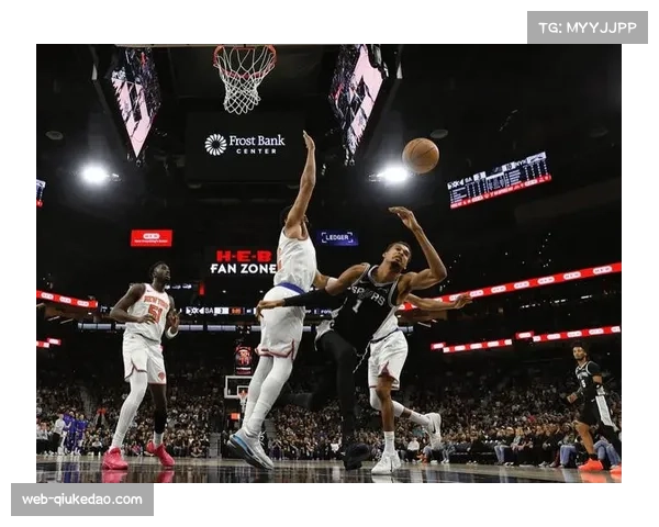 文班亚马左膝过度伸展伤退,初步检查无重大损伤